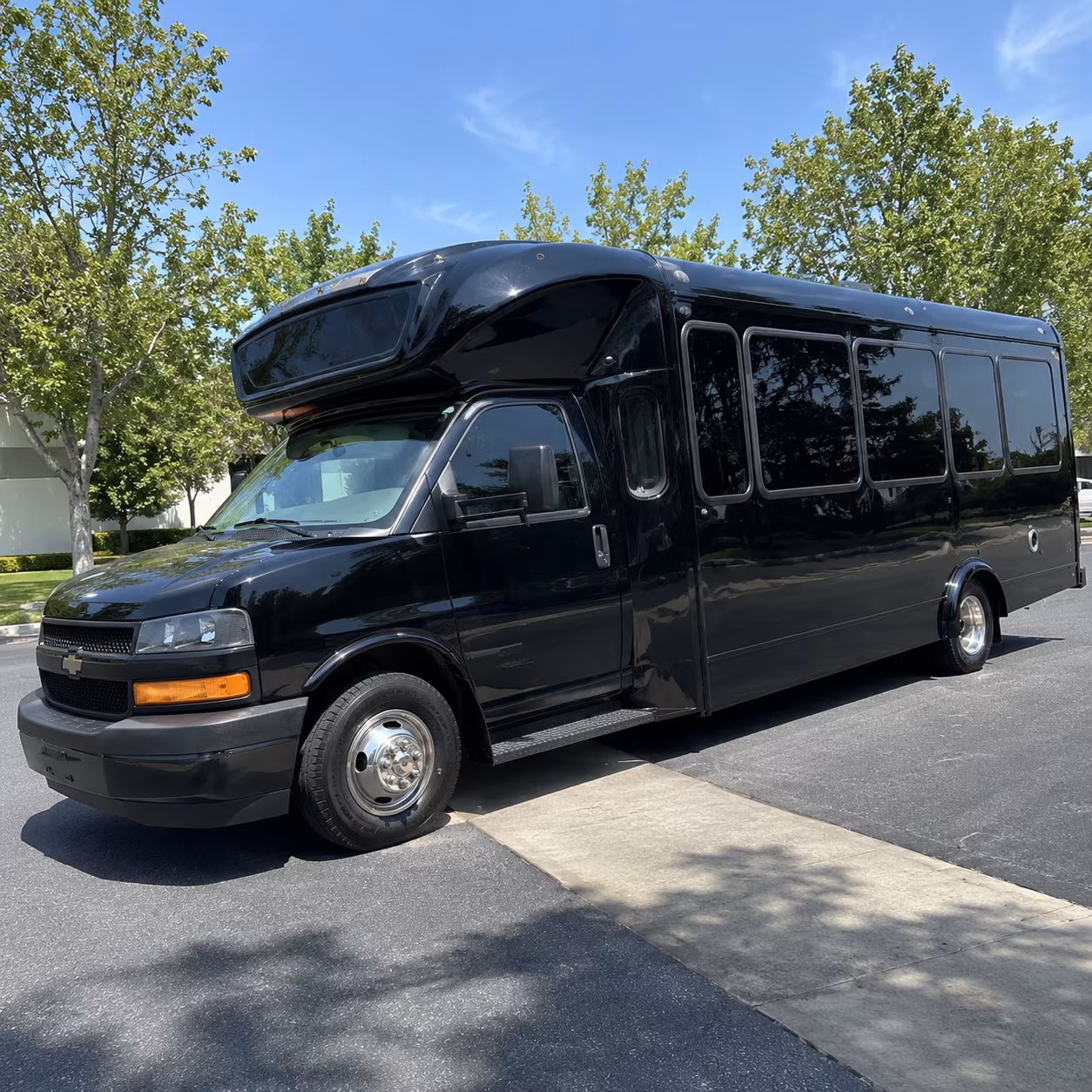 gulfport 15 passenger party bus
